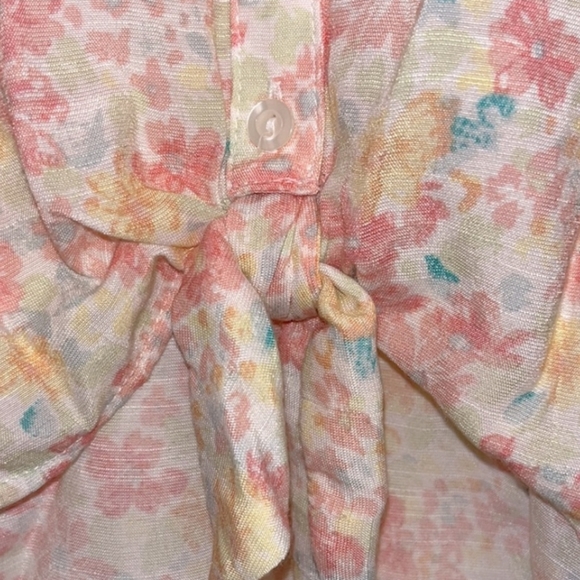 LC Lauren Conrad Pastel Colors Floral Top - Picture 2 of 9